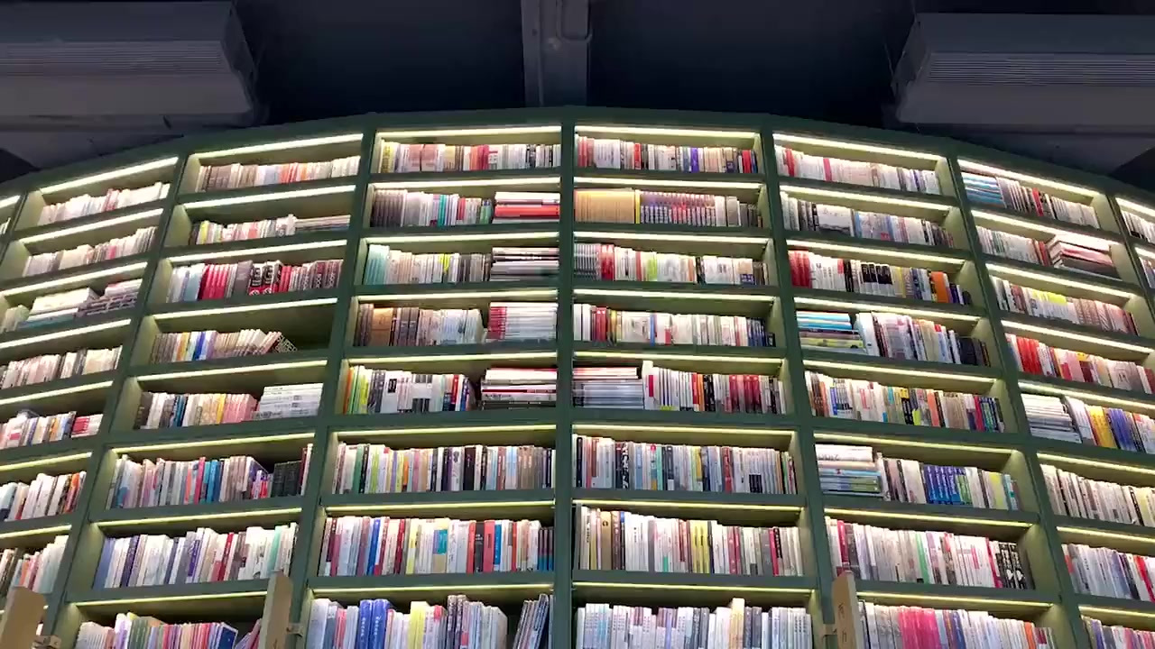 #书店保安问顾客是不是农民工#乌鸡鲅鱼,方所简直就是金玉其外,连带着里面上班的人好像都高贵