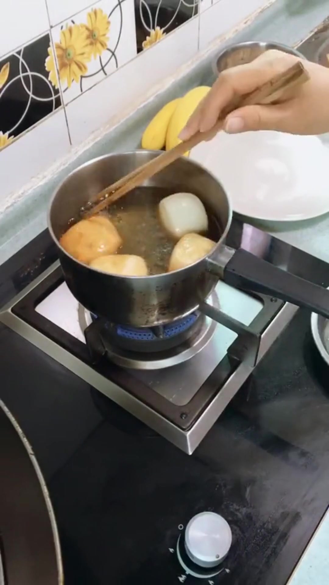 小馒头就应该这样吃,油炸出锅,配上炼奶,太解馋了