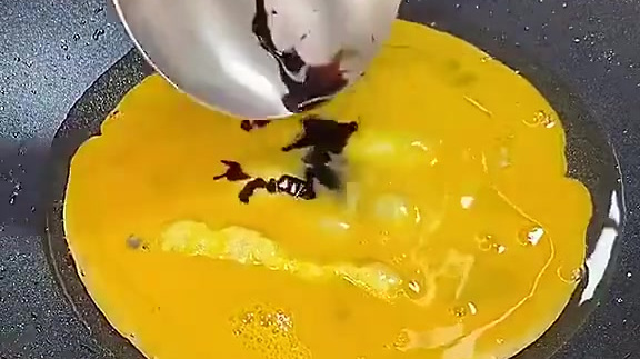 酱油炒饭的做法,吃不完的剩米饭,可以试试做一个这样的酱油炒饭。#不可辜负的美食#