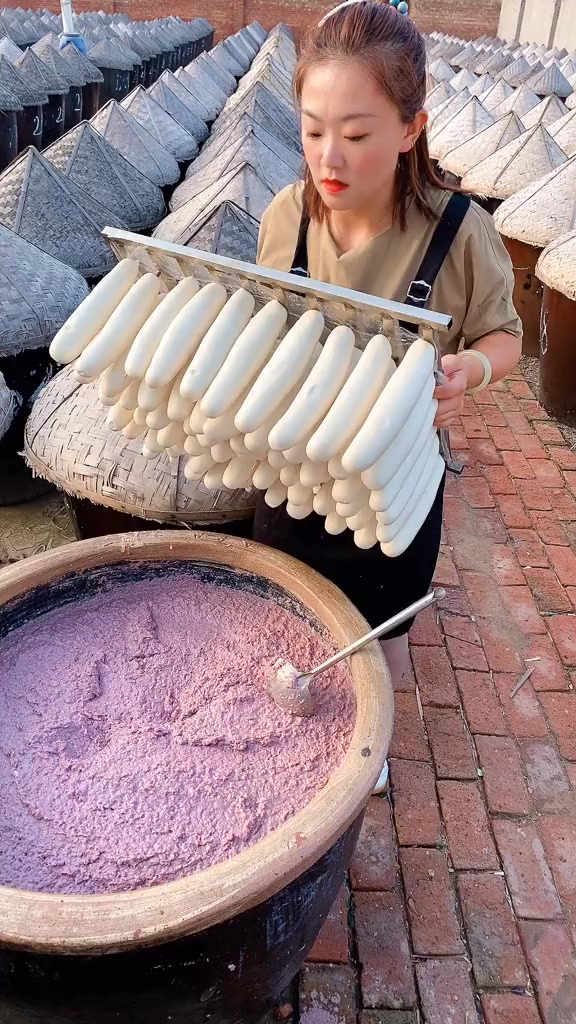 山东的标配,竹签馒头配虾酱,那叫一个香