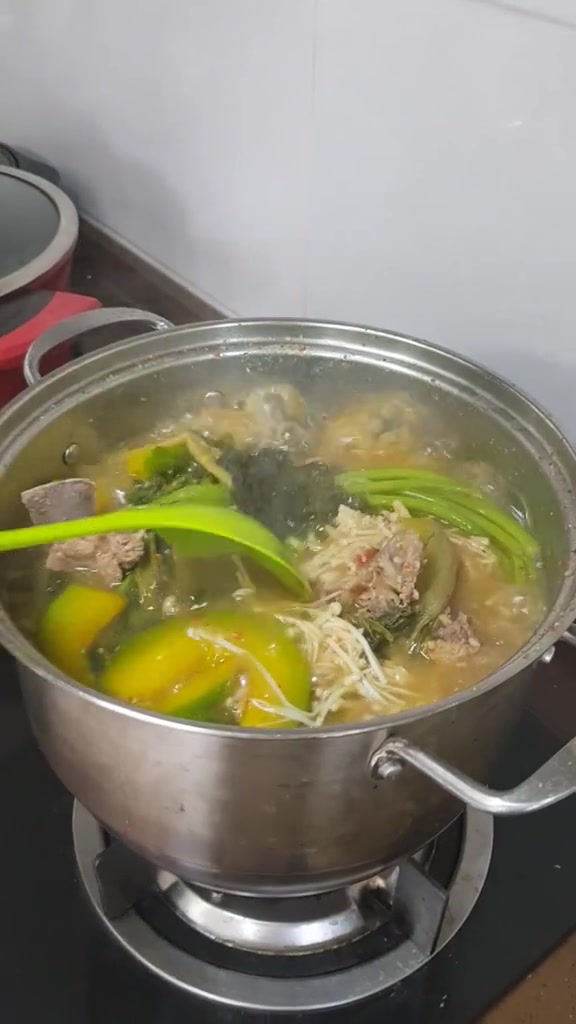 妈妈的干白菜脊骨汤看着饿死了