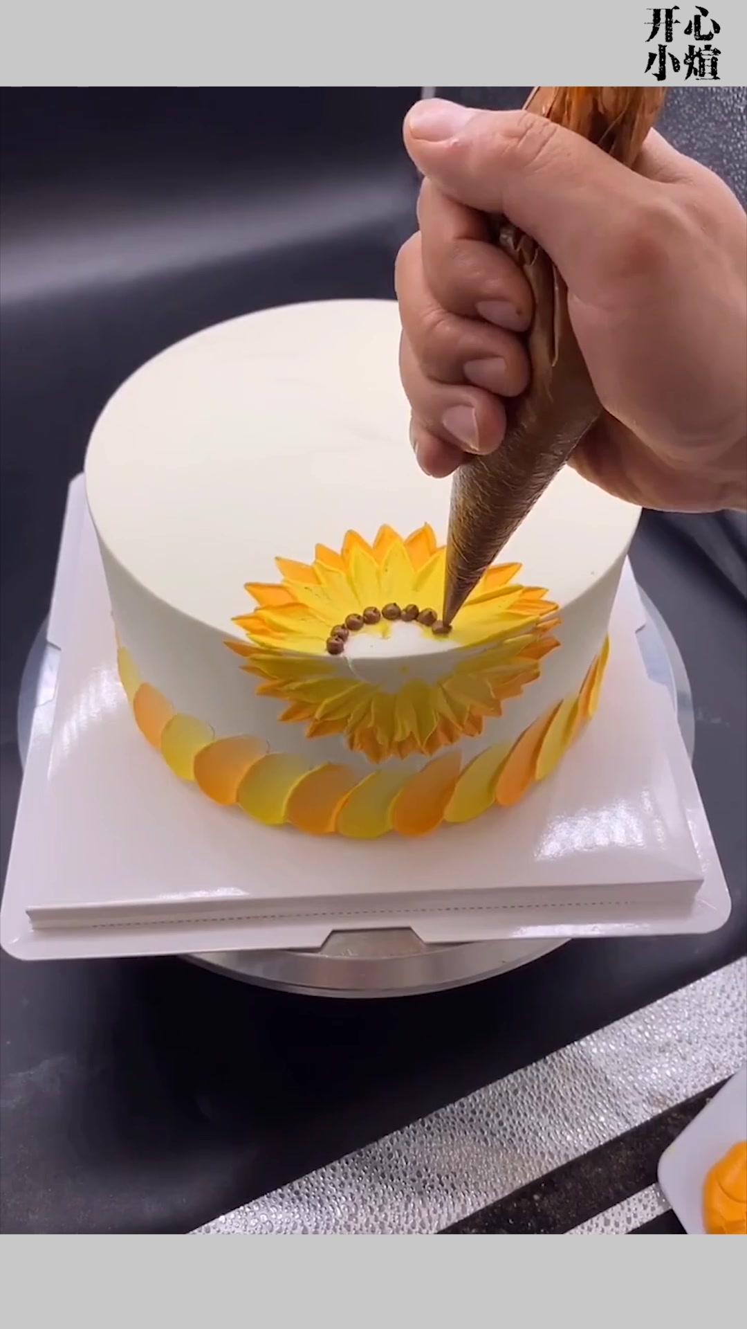 本以为是一款普通的生日蛋糕,拿到手那一刻,我一个大男人都喜欢