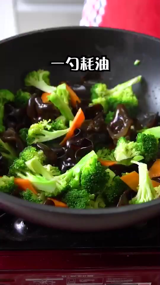 西兰花炒木耳木耳