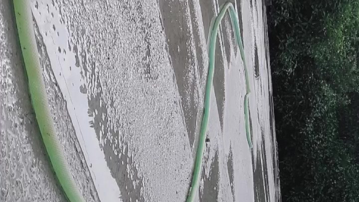 第一层混泥土浇筑完毕