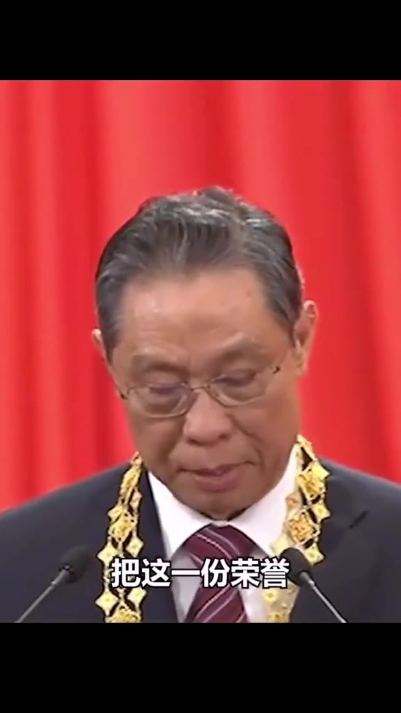 “我叫钟南山,是胸肺科呼吸科的医生。”钟院士这段再简单谦逊不过的开场白,却让人格外感动!致