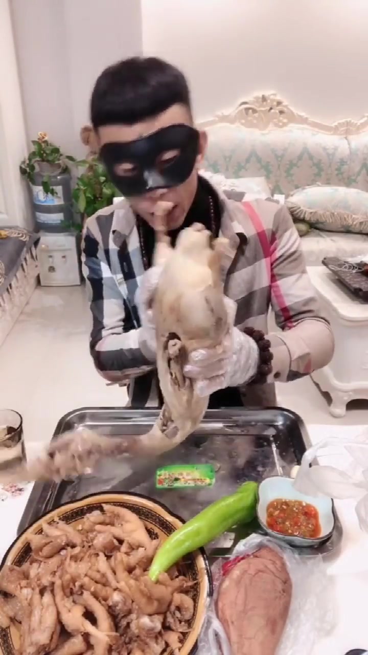 社会老八干趴鸭,就问哪里是块宝,趴鸭屁股是块宝,奥利给!