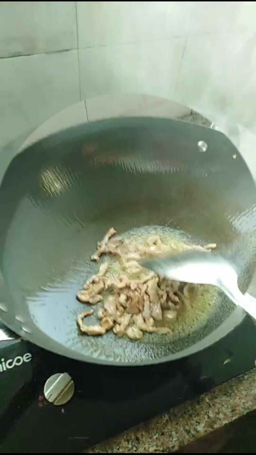 脆甜爽口的凉薯炒肉,舌尖上的美味,三岁孙子第一次吃就爱上了它