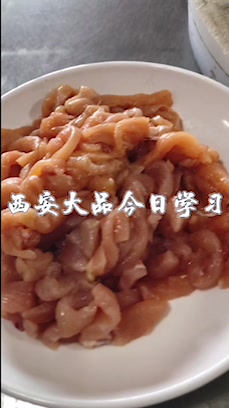 特色炸鸡柳,酸辣粉备料,想学的亲可以来考察喽