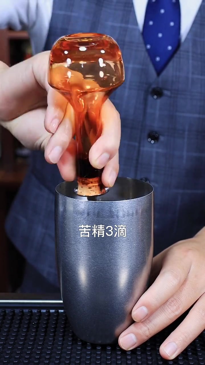 一杯有创意的鸡尾酒“飓风”,泡泡破掉的那一刻,太梦幻了