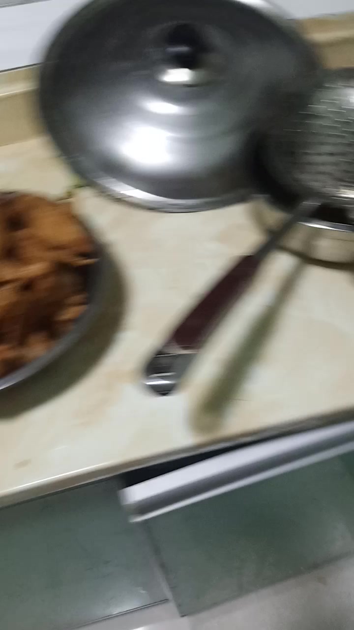 晚餐,炸两种鱼,牛舌头鱼,小黄鱼,炸豆腐,排骨汤炖花菜