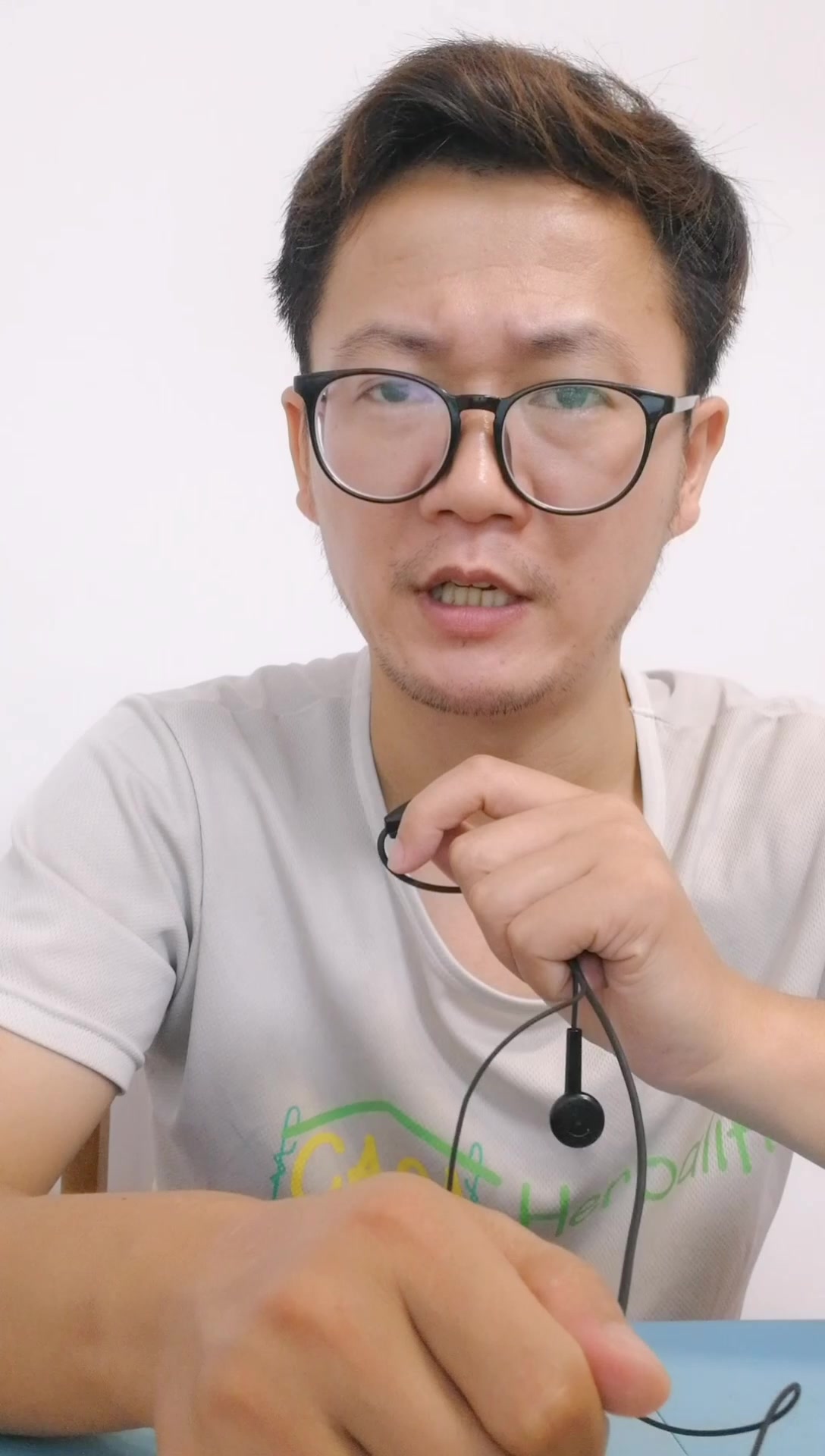 忍着不吃或是因为忙而不吃只会增加晚餐暴饮暴食的几率