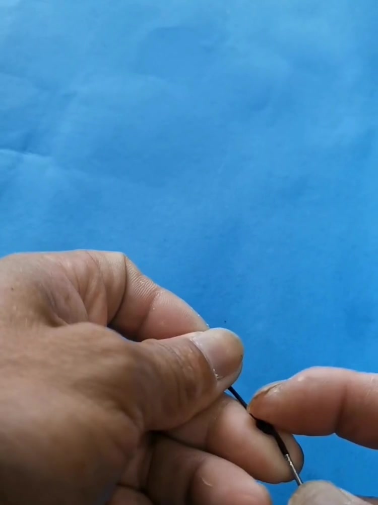 钓鱼技巧:两种不同的竿稍打结方法