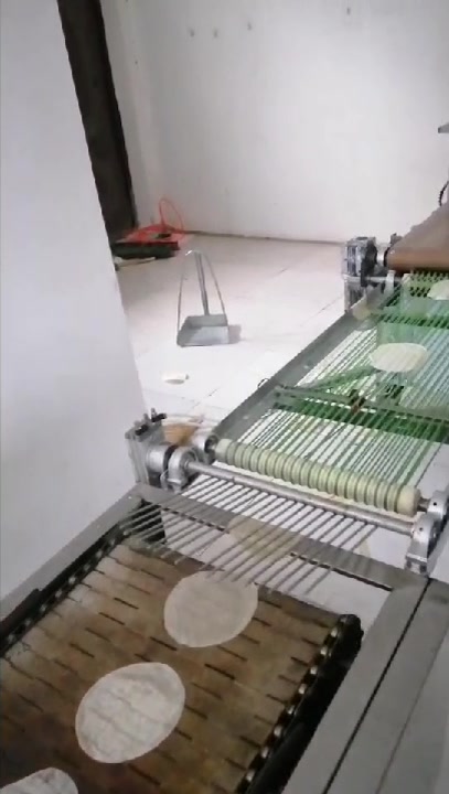 香香的烤鸭卷饼饼皮制作中,无需人工
