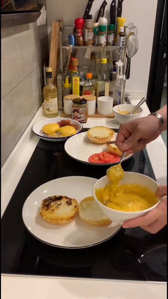 大家好我是aka没有餐桌,做个美式牛肉汉堡汉堡vlog美食记