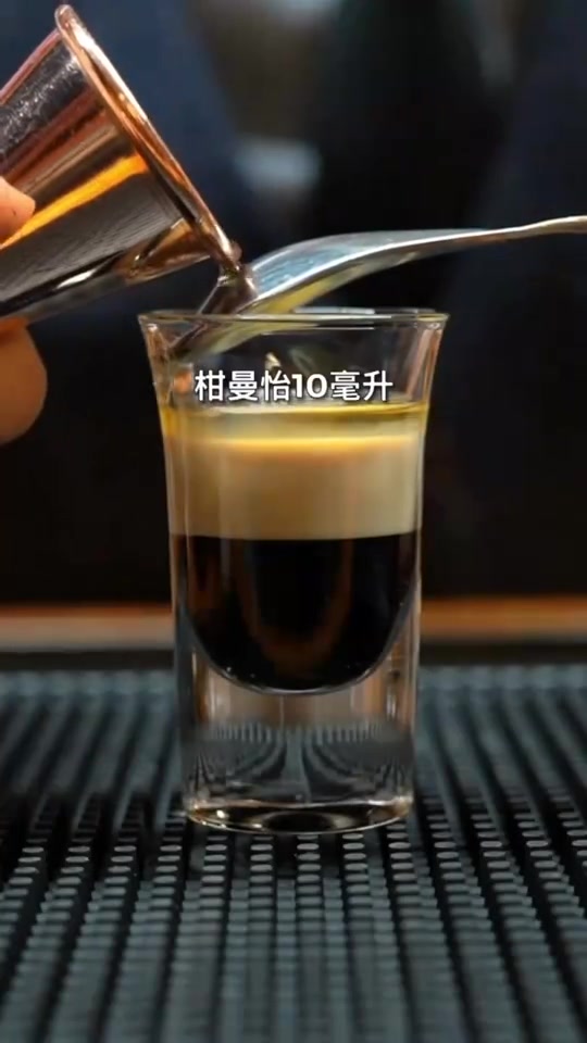 经典鸡尾酒:B52轰炸机,全球最火的shot杯