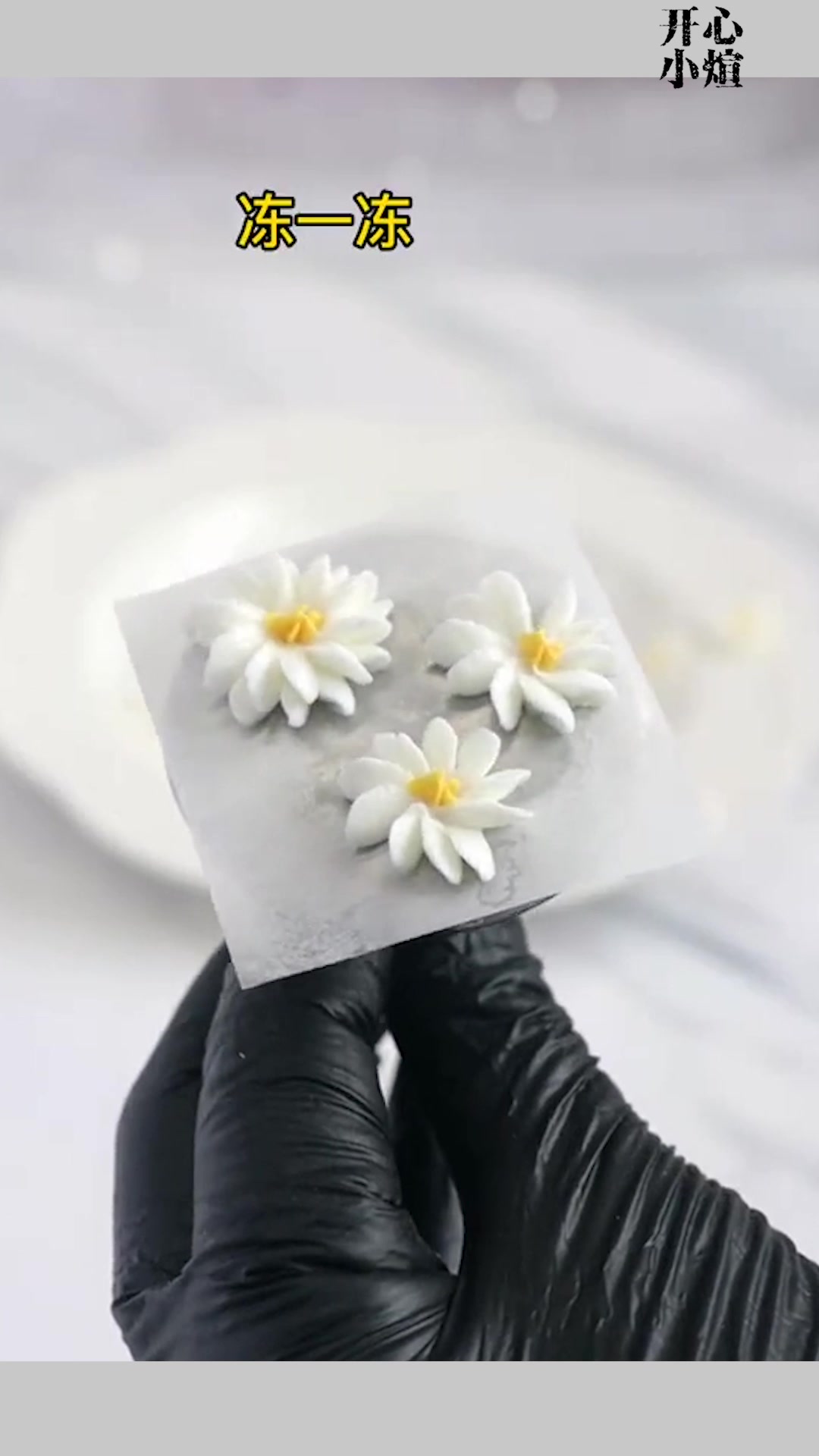 见识一下甜品师做的菊花蛋糕,眼前一幕,这裱花手艺不简单!