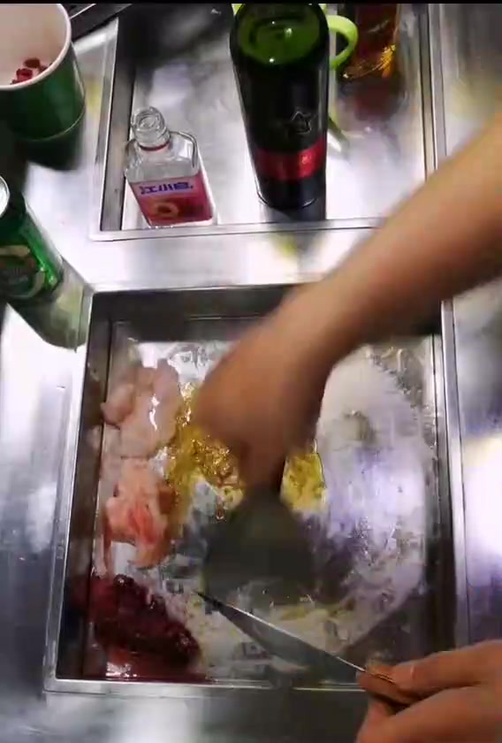 我给这个炒酸奶起了一个拉风的名字叫“一泻千里”