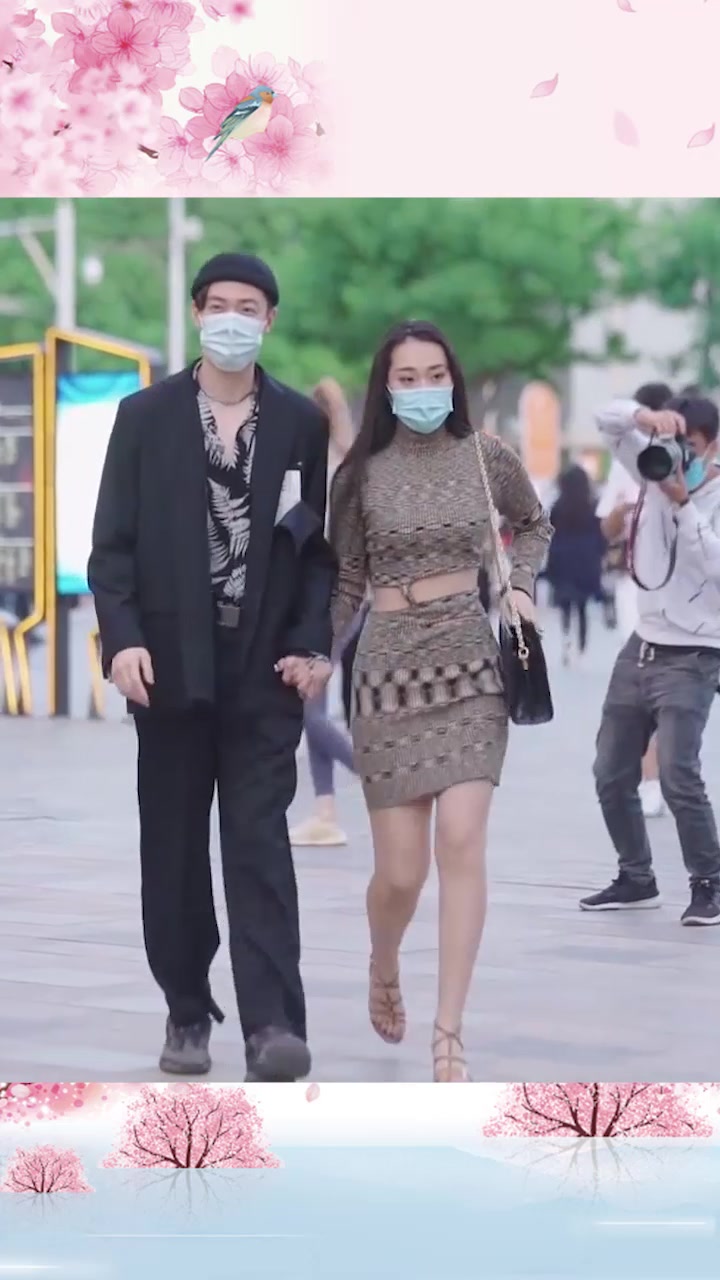街头小情侣穿搭时尚,土豪的配置,帅男靓女知道了单身愿意没?