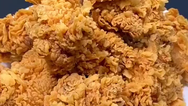 【黄金脆皮炸鸡】外皮焦黄酥脆,内肉嫩白浓香,这份黄金脆皮炸鸡请收下。