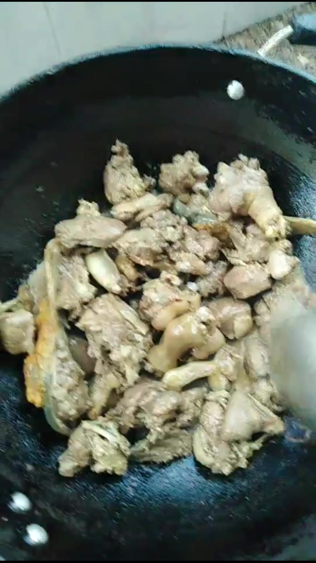 老番鸭煲香菇,瘦而不柴软烂脱骨,简单方便非常适合上班族