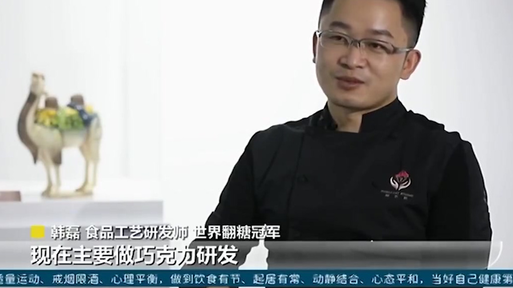 【 万物皆可巧克力!小伙用巧克力征服世界】孔雀、青花瓷、唐三彩,这些竟然都是巧克力做的,它