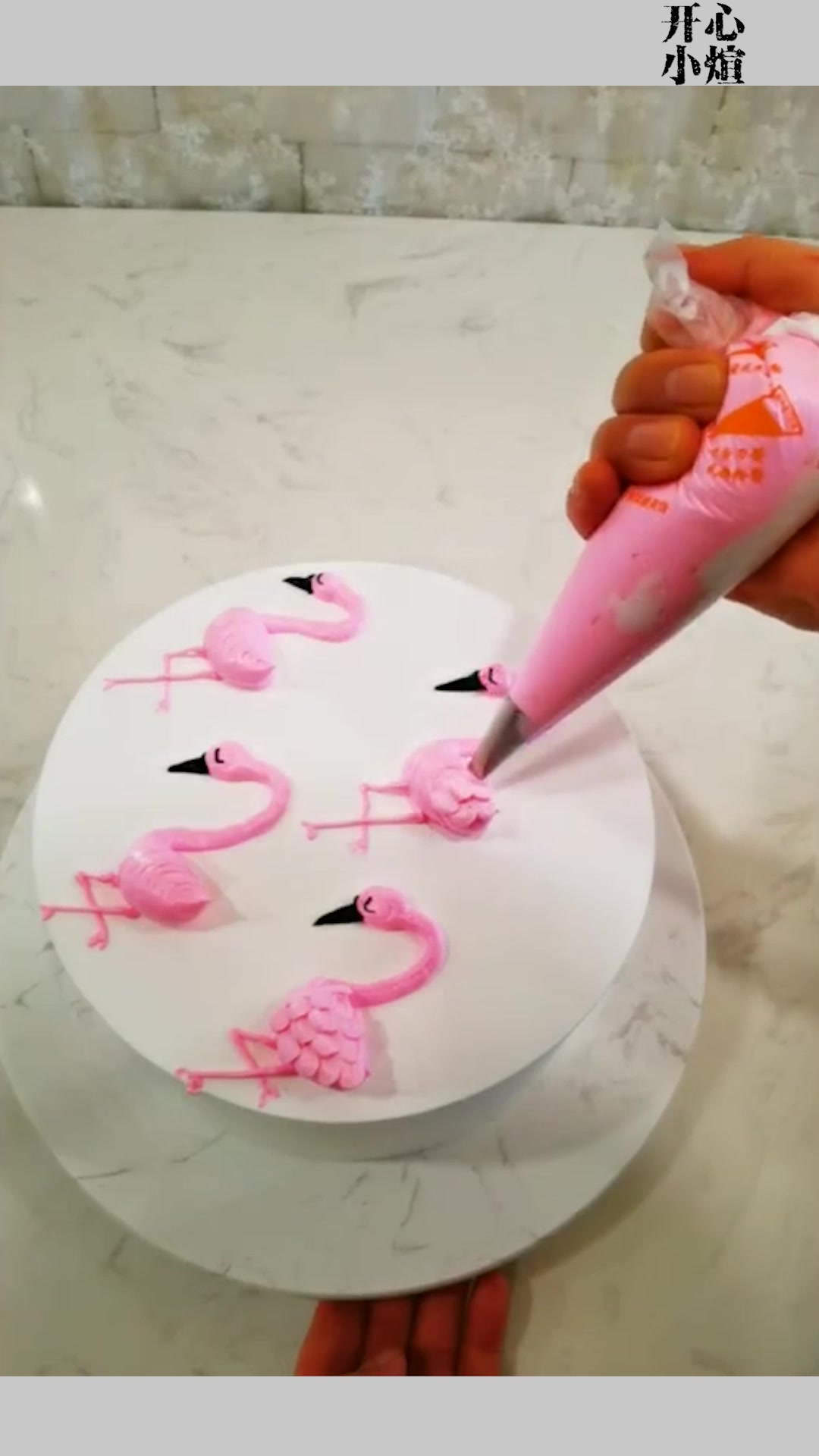 见识一下甜品师做的火烈鸟蛋糕,完成那一刻,真想把它抱回家!