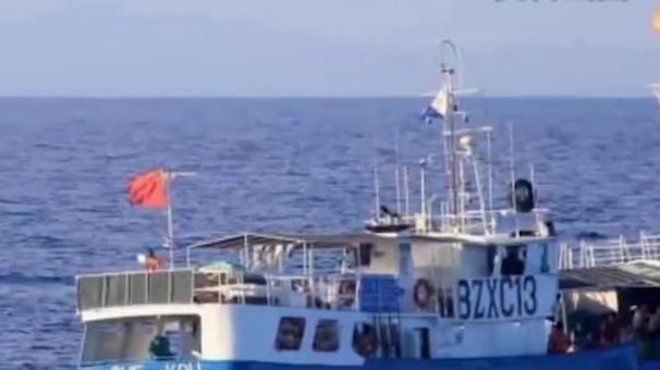 【250艘中国渔船在秘鲁海域捕鱼? 中美推特激烈交火 60秒看事件始末】据路透社26日报道
