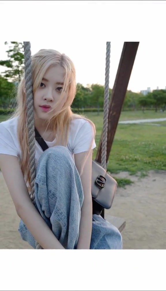 LISA,ROSE“五花肉拍照日常”有那味了,可以考虑转行当摄影师!