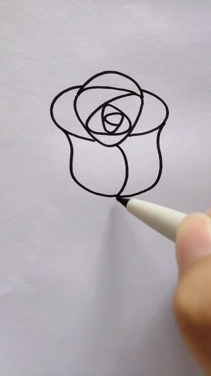 一支玫瑰简笔画,只需要简单的几笔,就画出来了