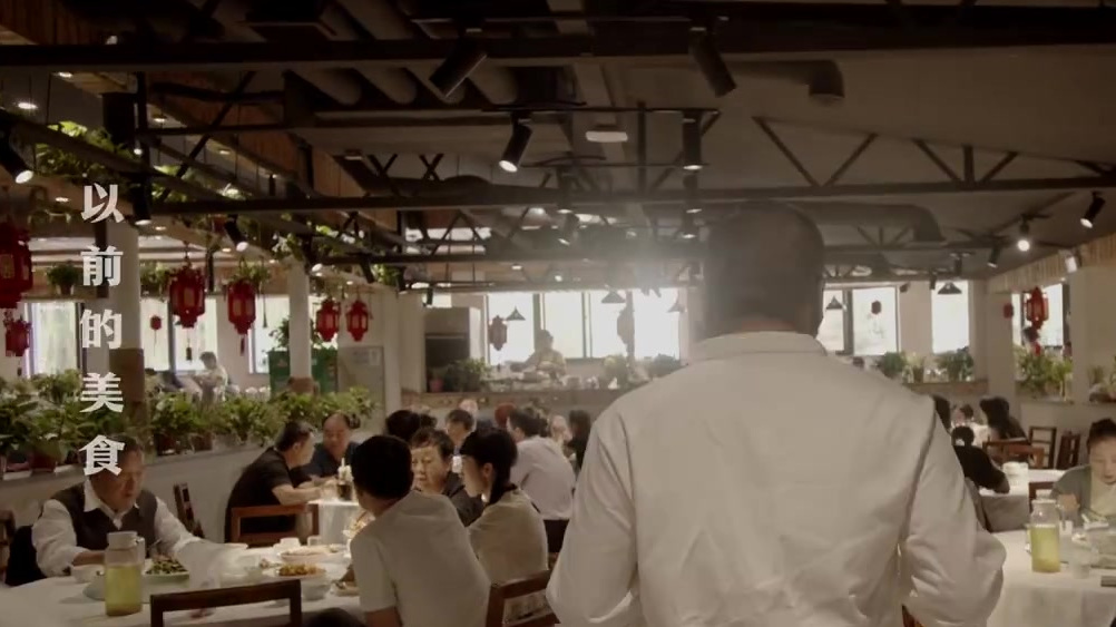 &nbsp;【长安第一味——葫芦鸡】葫芦鸡,也被称为长安首味葫芦鸡,经过清煮、蒸、油炸三道工序,操作