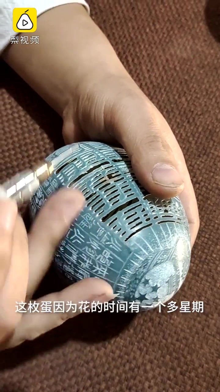 牛!他把国徽国歌及五线谱雕刻到蛋壳上:花了一个星期