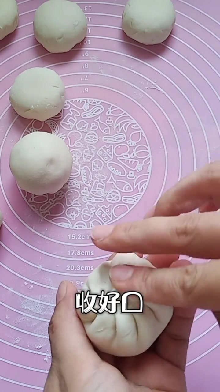 以为是普通的馒头,掰开一看,这手艺会的不多了!