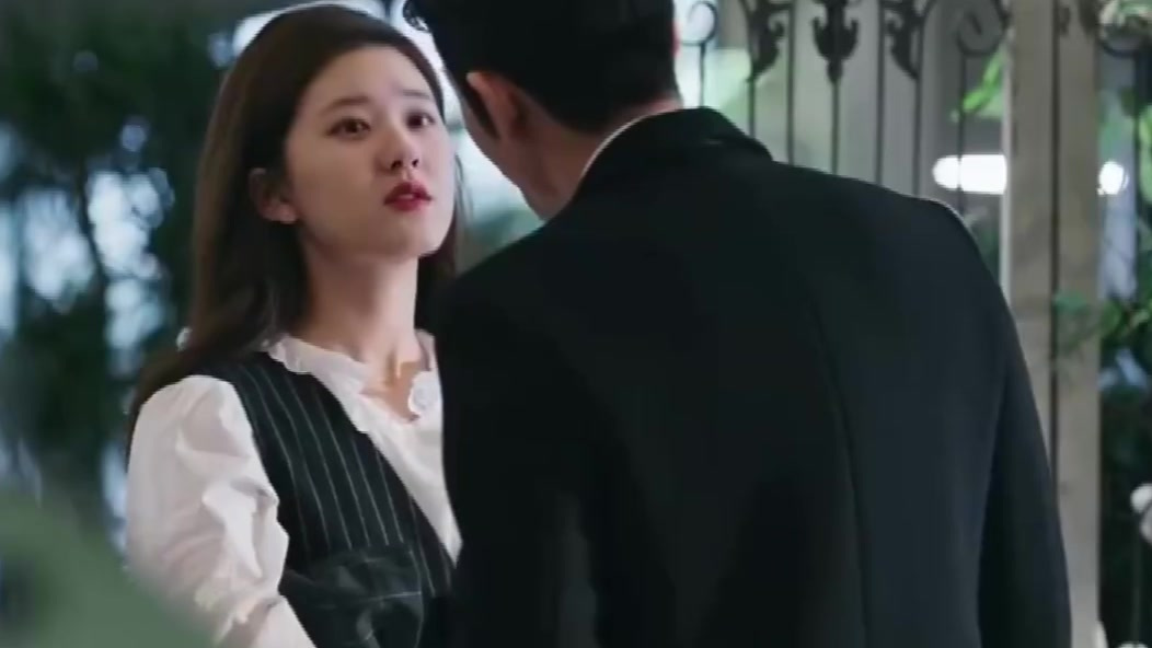 《我喜欢你》路晋求婚顾胜男,大结局路晋向顾胜男求婚,精心准备的蛋糕是两人第一次见面时被胜男