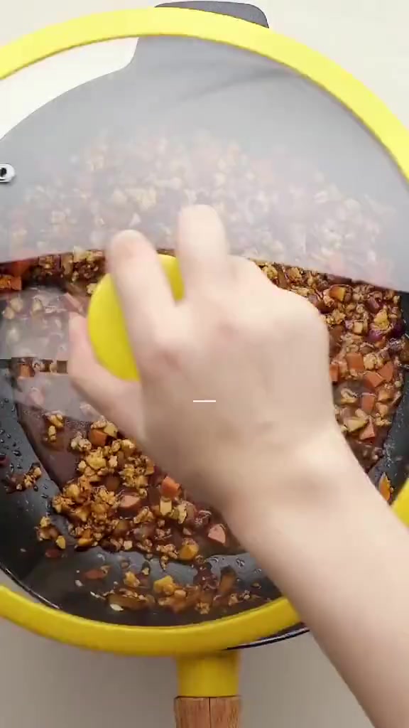 香菇鸡肉炸酱面 这样做出来的炸酱面 我能吃两碗 太香了