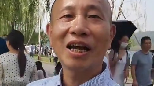 【即兴创作选手!11岁男孩蹲西湖边写300字作文:怕等下忘记这个感觉[并不简单]】10月1