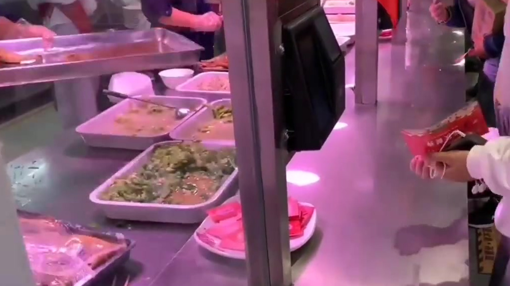 【天大校庆请学生免费吃饭学生:天下没有免费的午餐但天大有】10月2日,天津大学 125周年