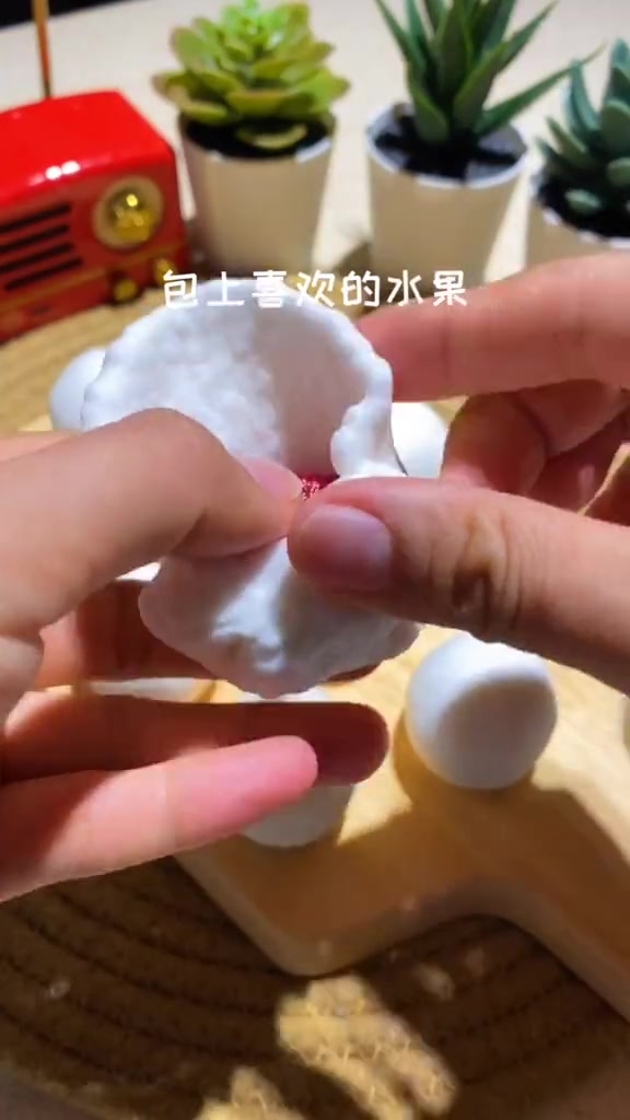 外面卖的的冰皮月饼,在家一碗西米就搞定,这样吃才过瘾!