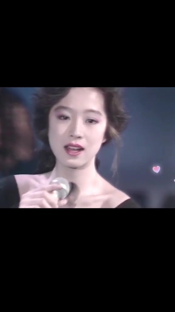 中森明菜,她曾经眼睛里也带着笑