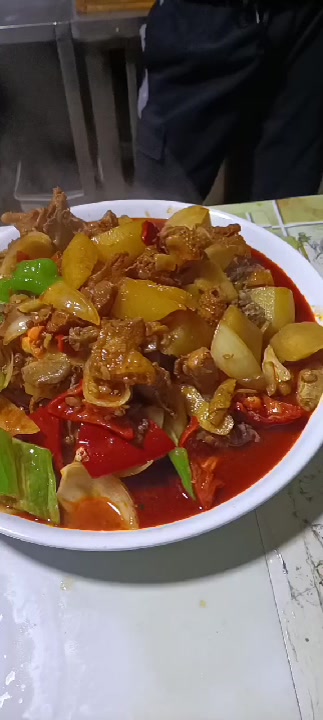 大胡子新疆拌面大盘鸡