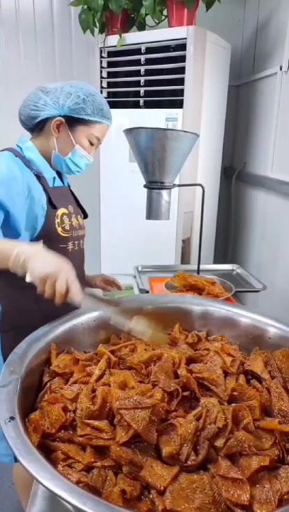 实拍辣片制作过程!看完惊呆了!辣条辣片培训,正宗辣条辣片培训