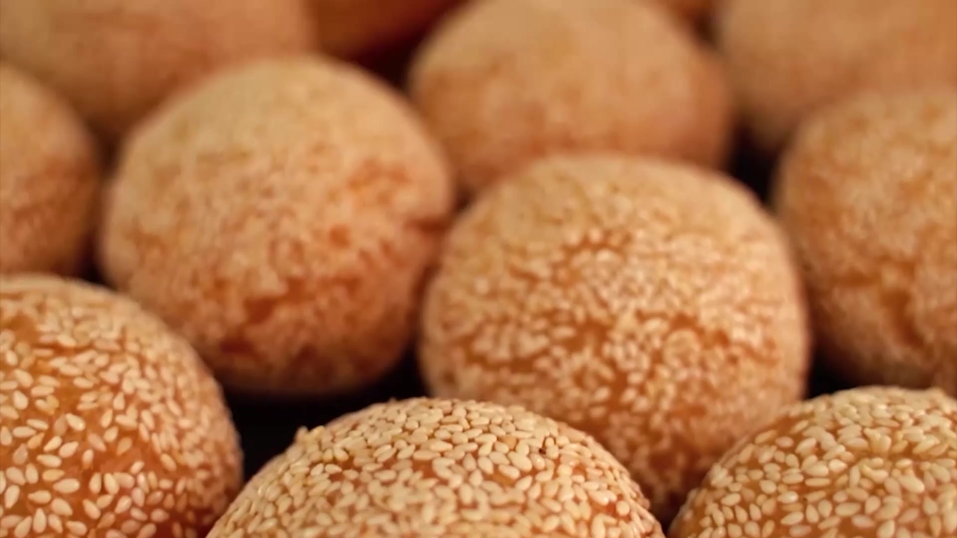 #千城早餐# #不后悔假期# 《寻味屯昌:边炉上的第一粉汤》在海南省屯昌县有一种汤粉名叫“