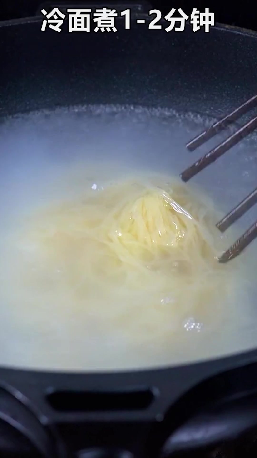 不想吃饭?不妨来一碗清卤牛肉冷面,简单美味口感十足!