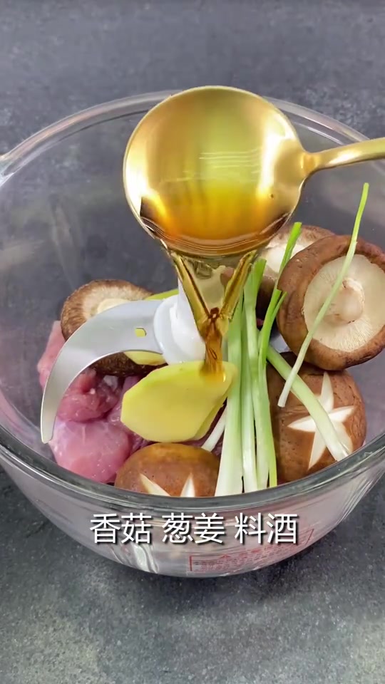 手把手教你做馄饨,关键在调馅,清爽干净,比早餐店还好吃
