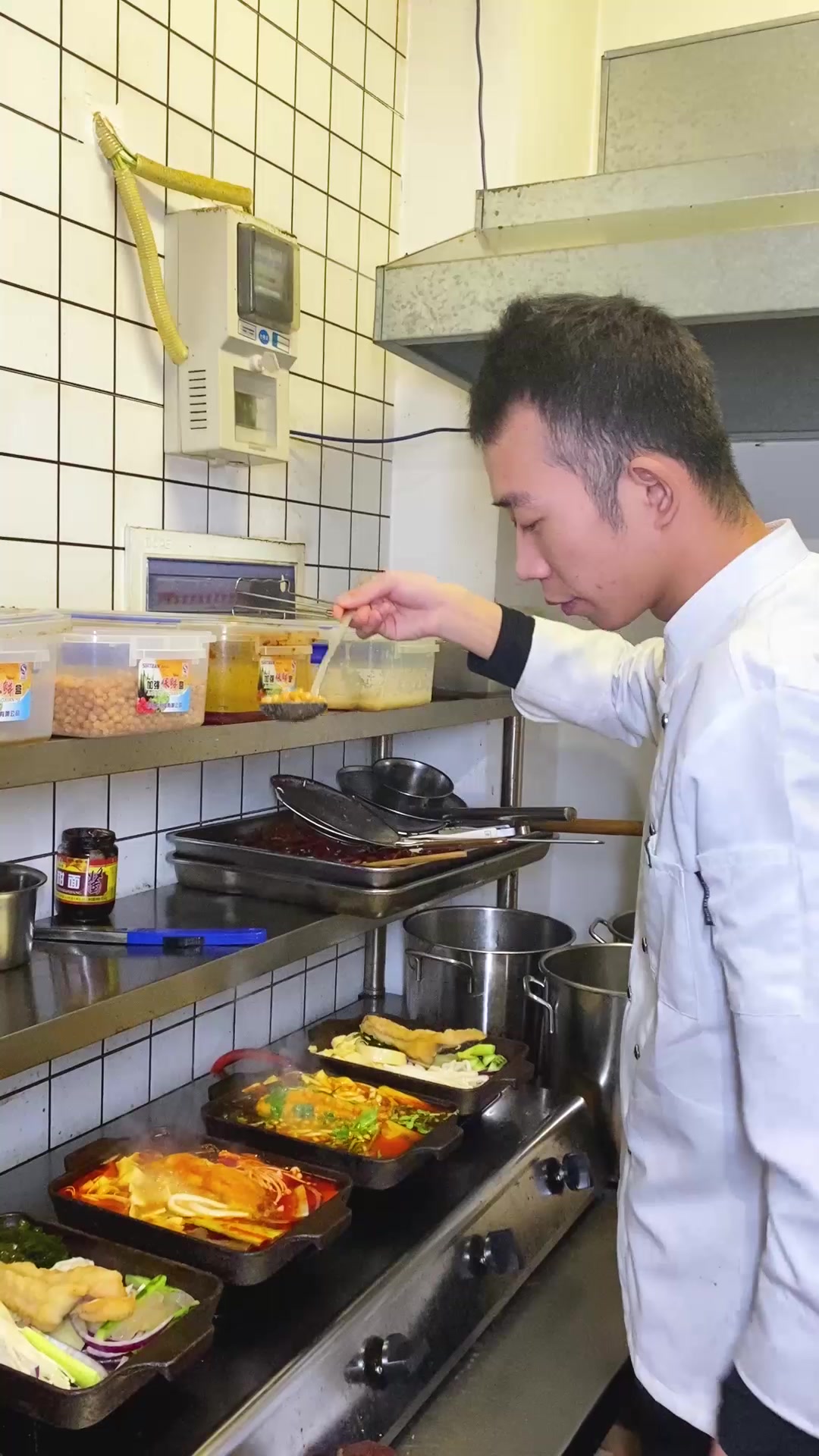 想做餐饮又怕没特色,无骨烤鱼饭了解一下