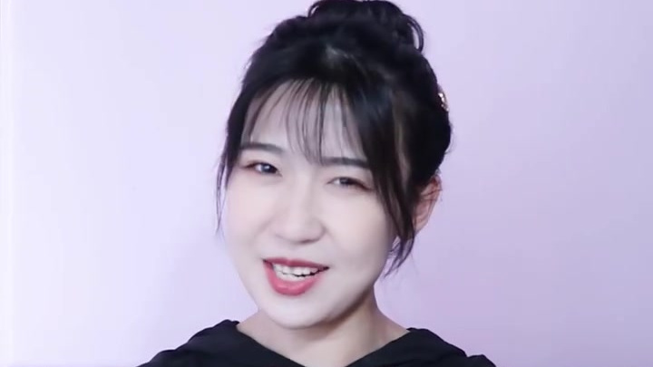 SNH48  早安SNH48她是SNH48十四期生SNH48-闫娜大家可以叫她香菜或者菜菜