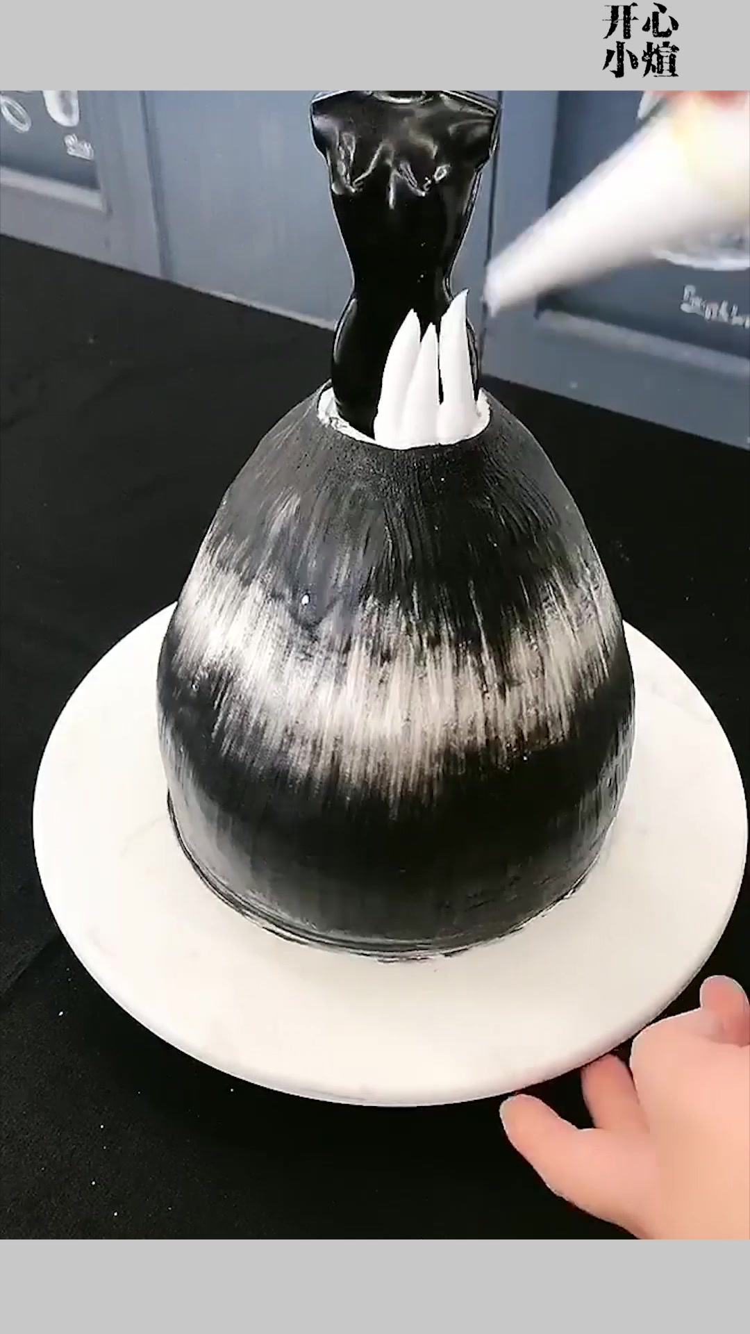 见识一下送给闺蜜的生日蛋糕,成品出来那一刻,真是太惊艳了!