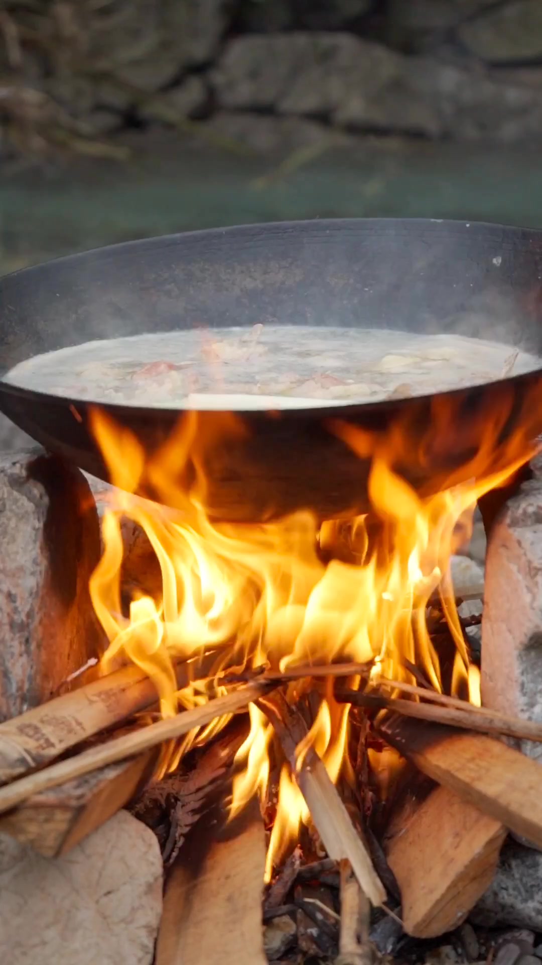 干锅鹅这样做,香辣入味越啃越香,真得劲!