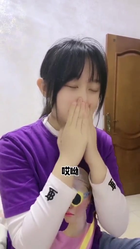 上一秒自己画了一张大嘴下一秒大哥馋蒙圈了