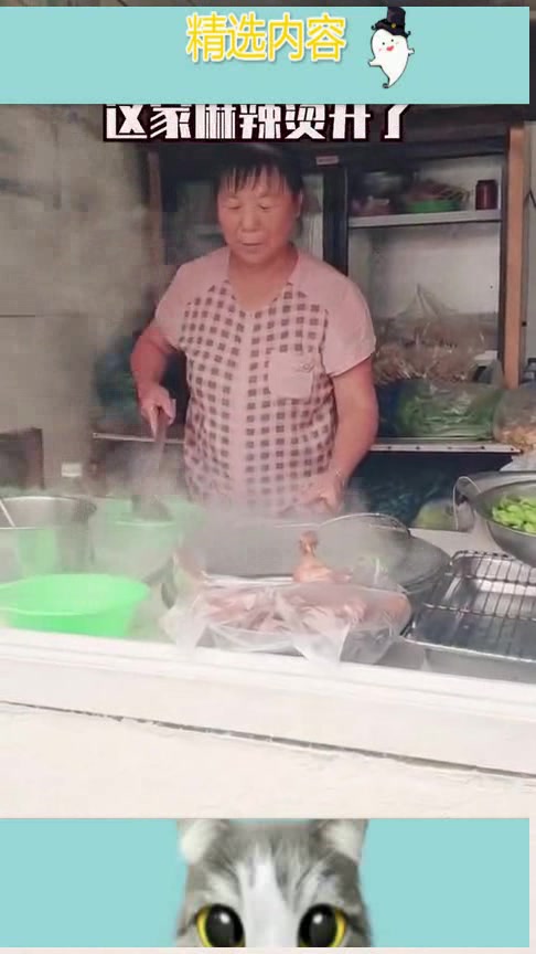 麻辣烫鸡架汤,搭配秘制的辣椒酱,那味道别提了