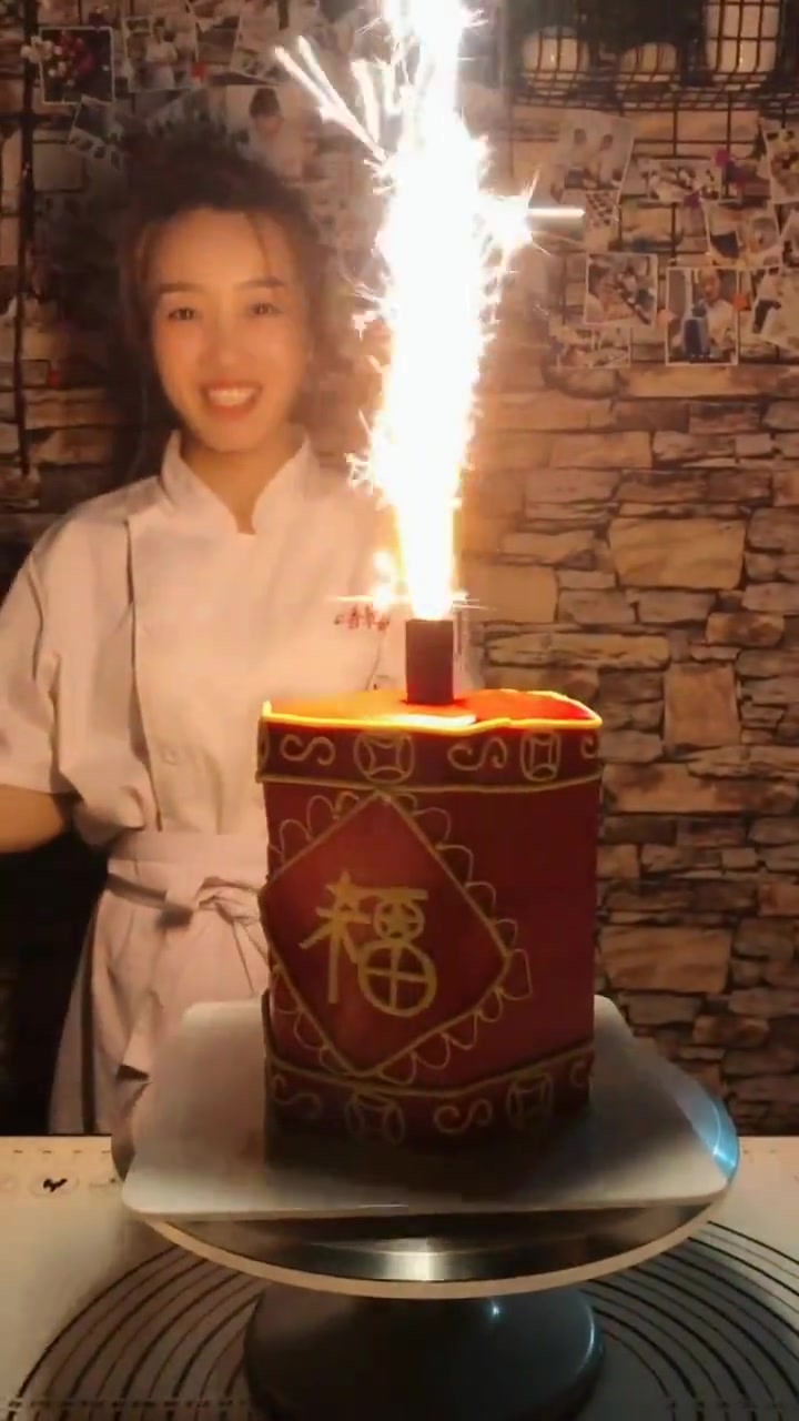 蛋糕师制作的炮竹蛋糕,这也太精致了吧